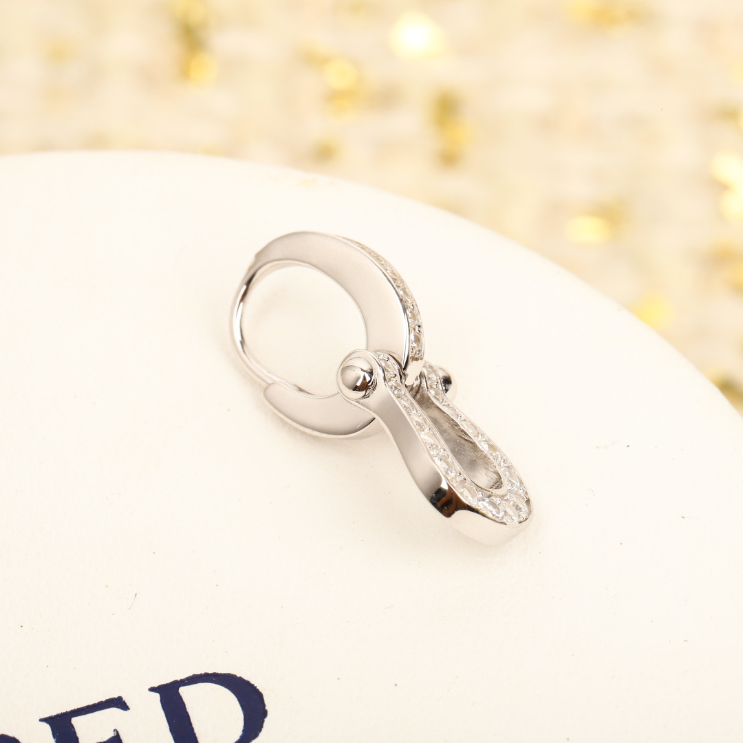 Horseshoe Earrings Item No.211008