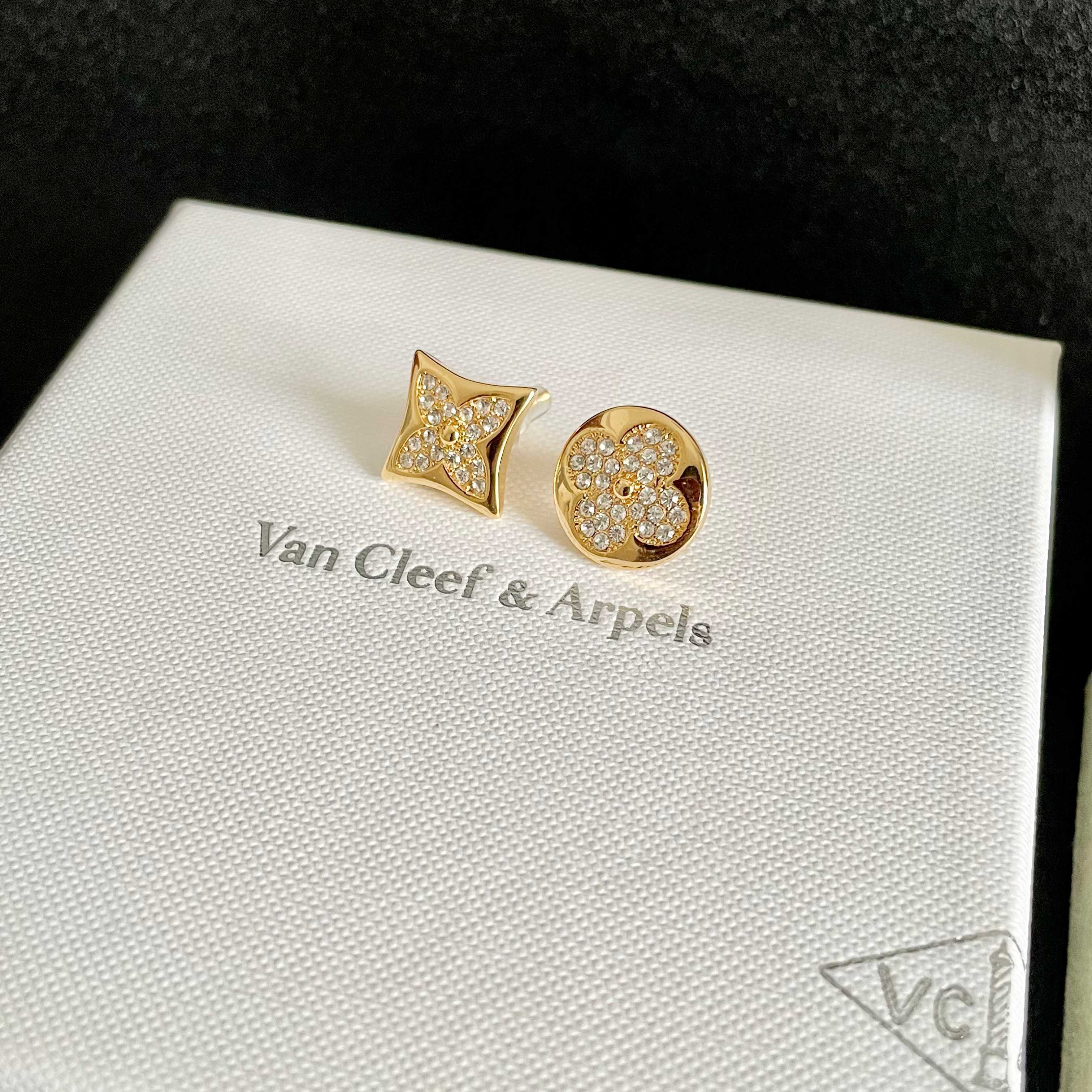 Four-leaf Clover Diamond Earrings Item No. 51405
