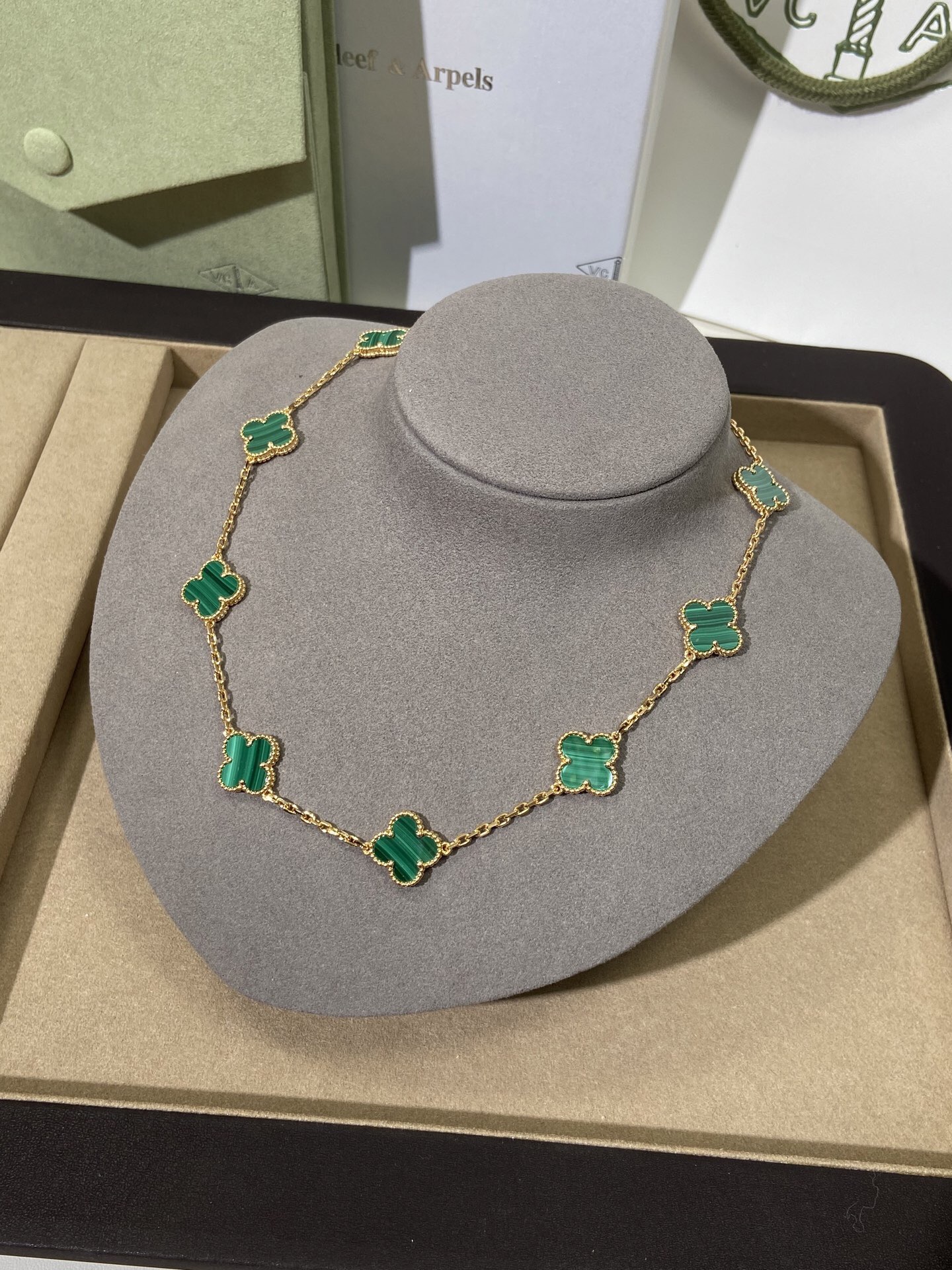 10 Four-Leaf Clover Necklace Item No. B1039