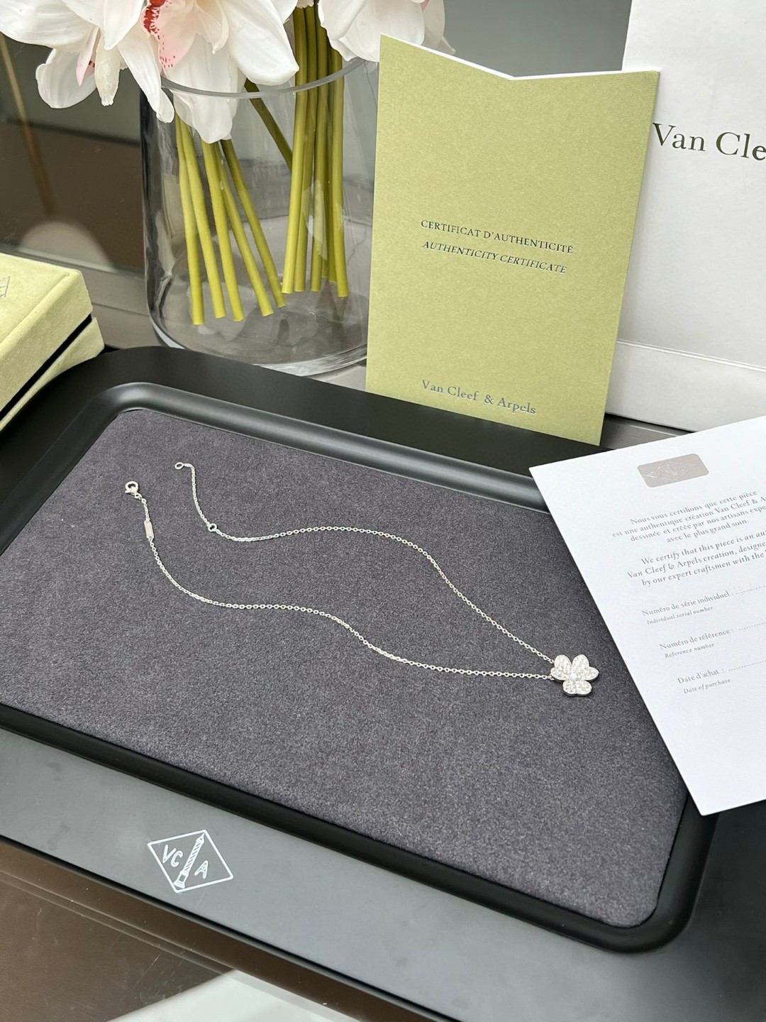 Full Diamond Three Flower Necklace Item No.18KN62