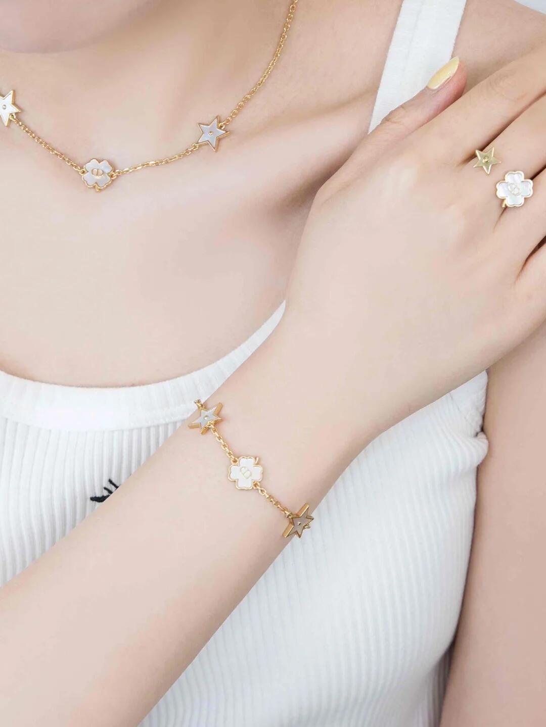CD Mother-of-pearl Bracelet Item No.250398