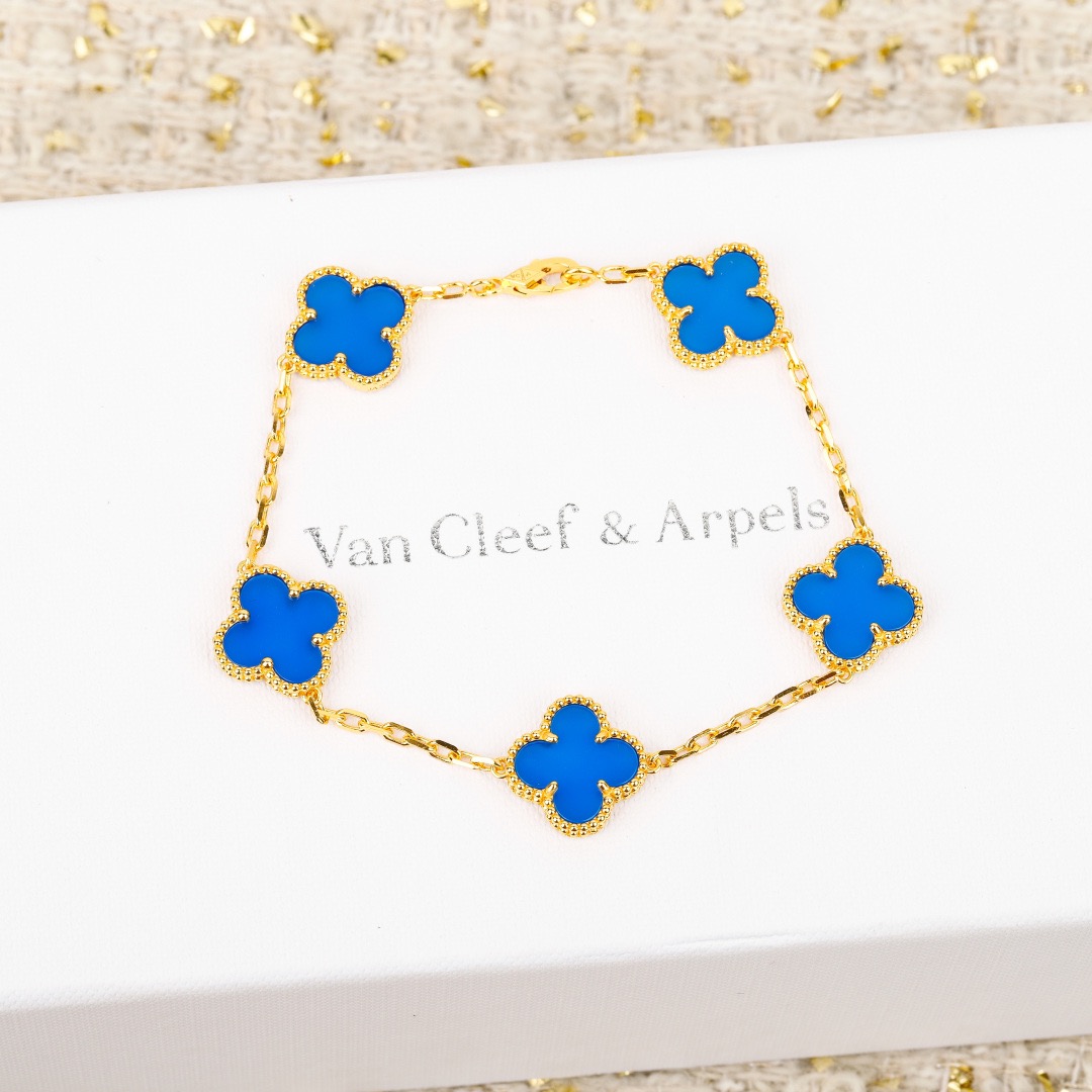 5-Leaf Clover Agate Bracelet Item No.3120