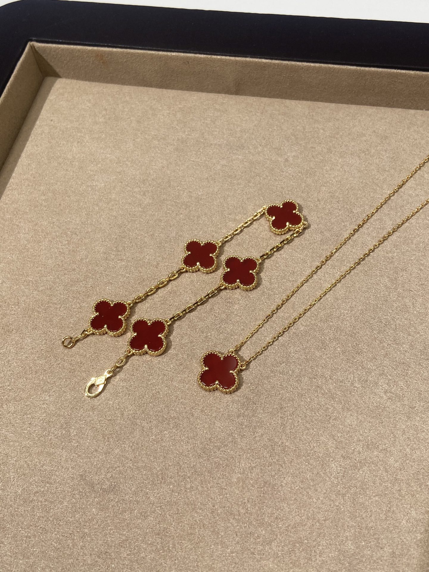 5-piece Four-leaf Alhambra bracelet Item No.RD355