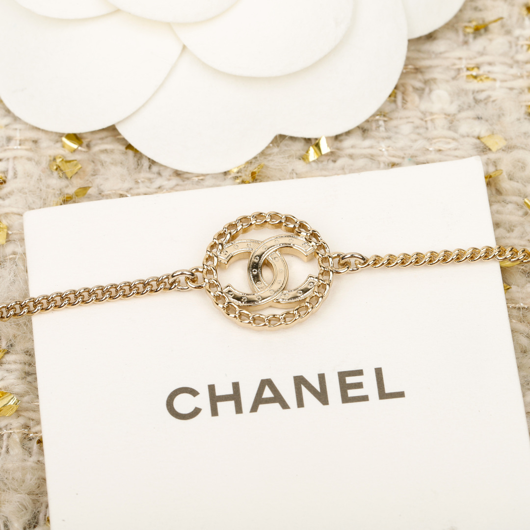 Round Hollow Double C Bracelet Item No.250463