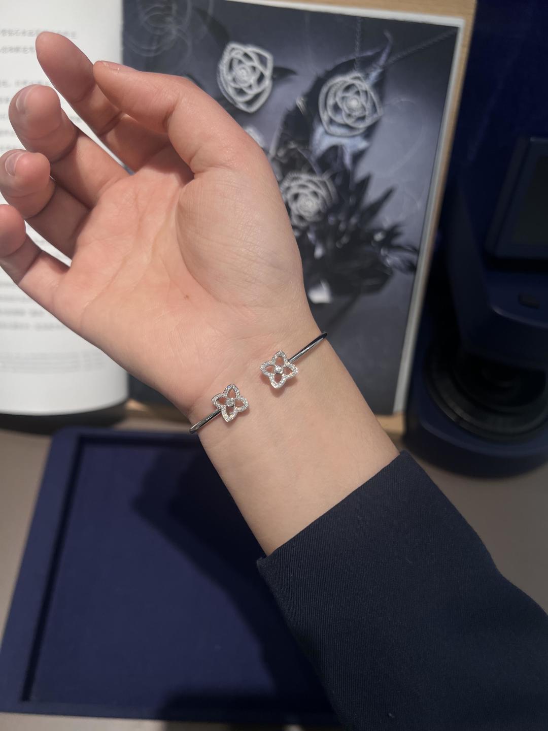 Four-leaf Lotus Bracelet Item No.250489