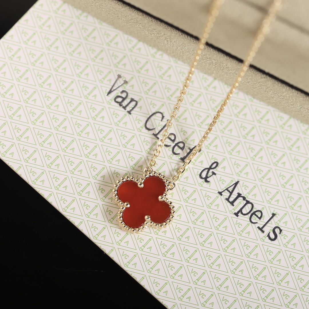 Four-leaf Clover Carnelian Necklace Item No. R5162