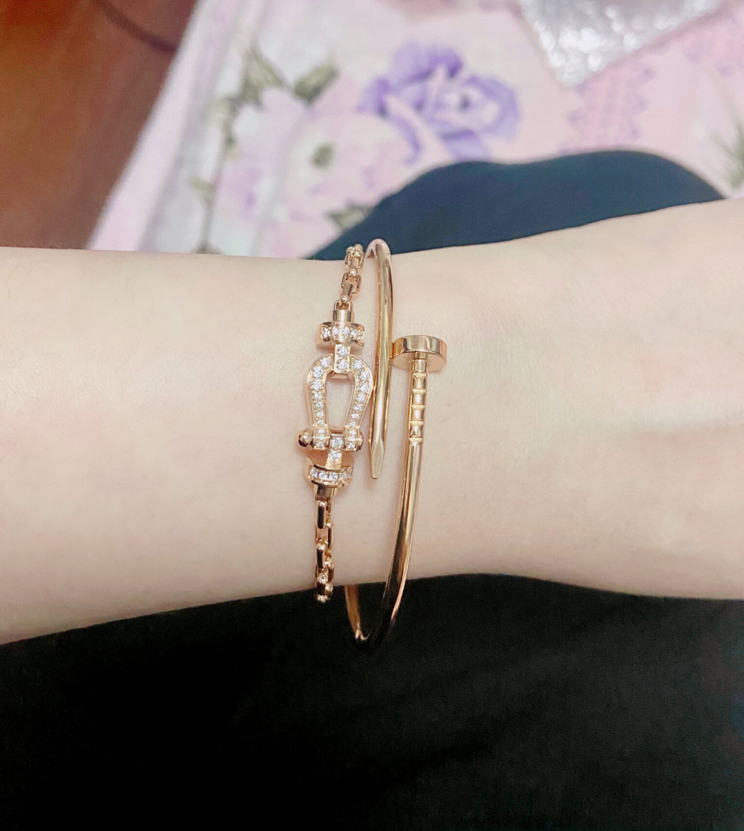 Horseshoe Clasp Bracelet Item No.210443