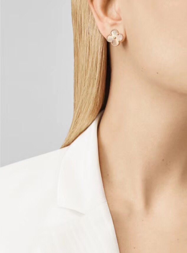 Four-leaf Clover Earrings Item No. 053092