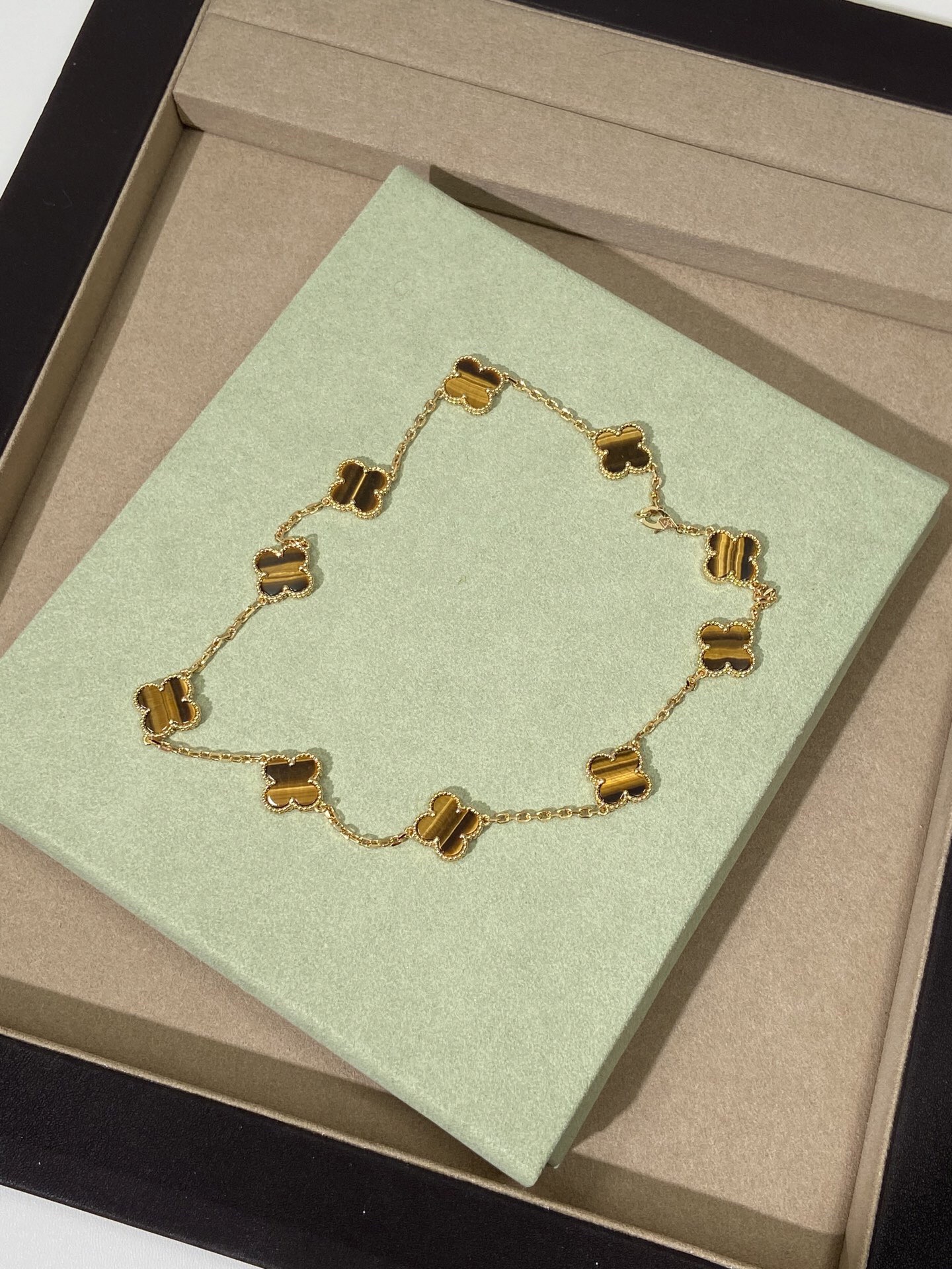 10 Four-Leaf Clover Necklace Item No. B1035