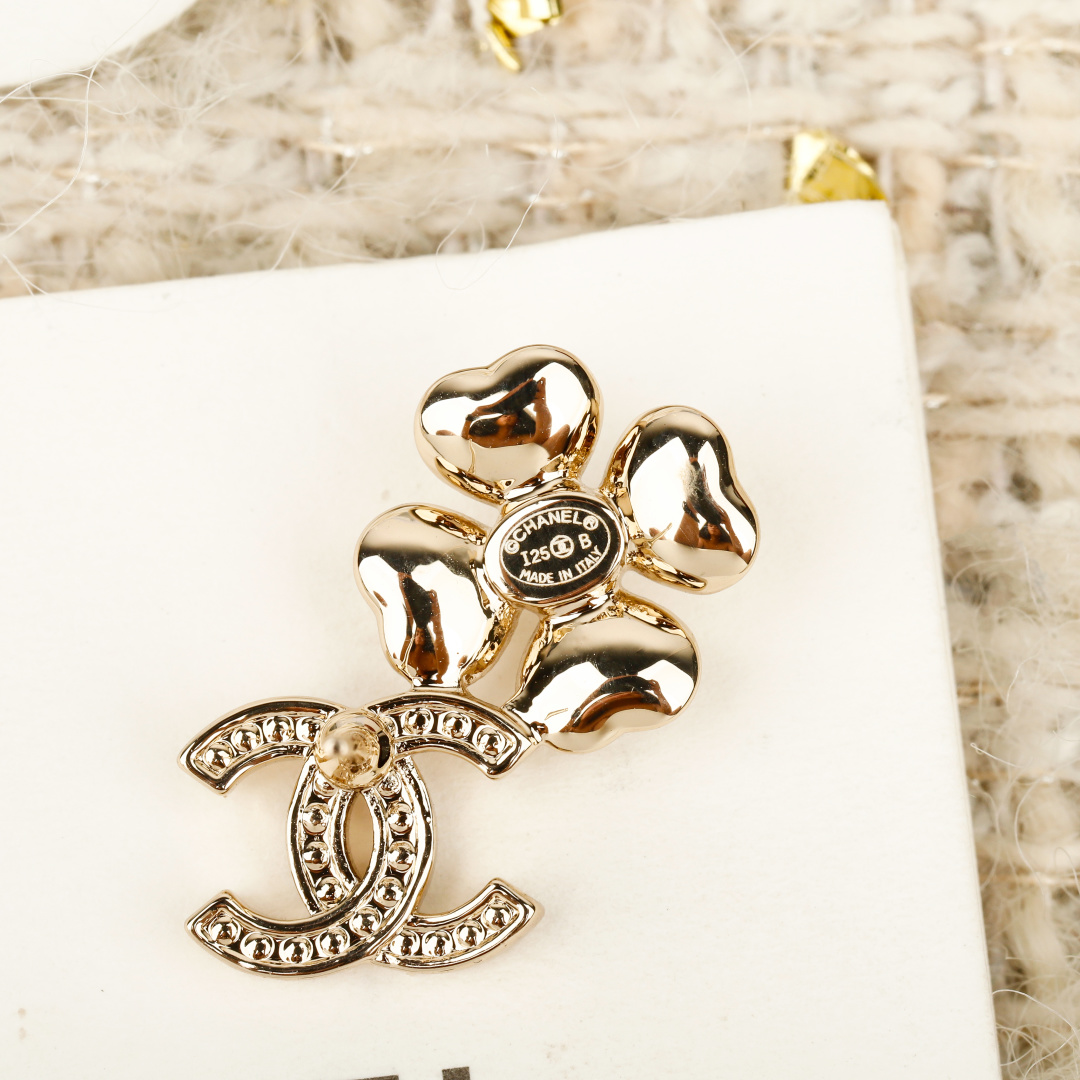 Diamond Heart Double C Earrings Item No.250422