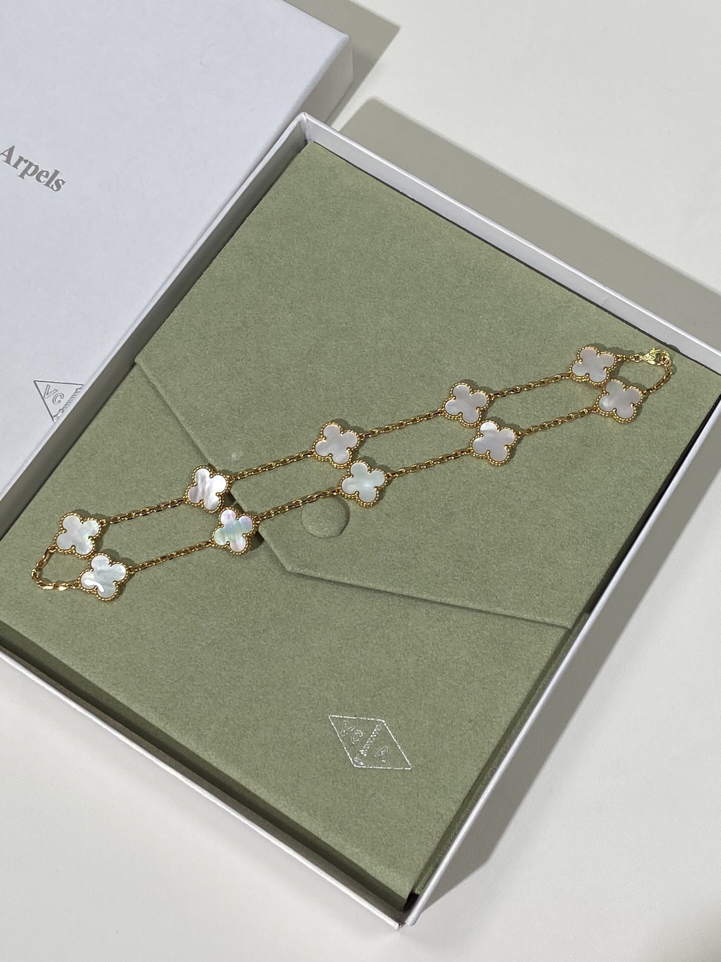 10 Four-Leaf Clover Necklace Item No. B1038