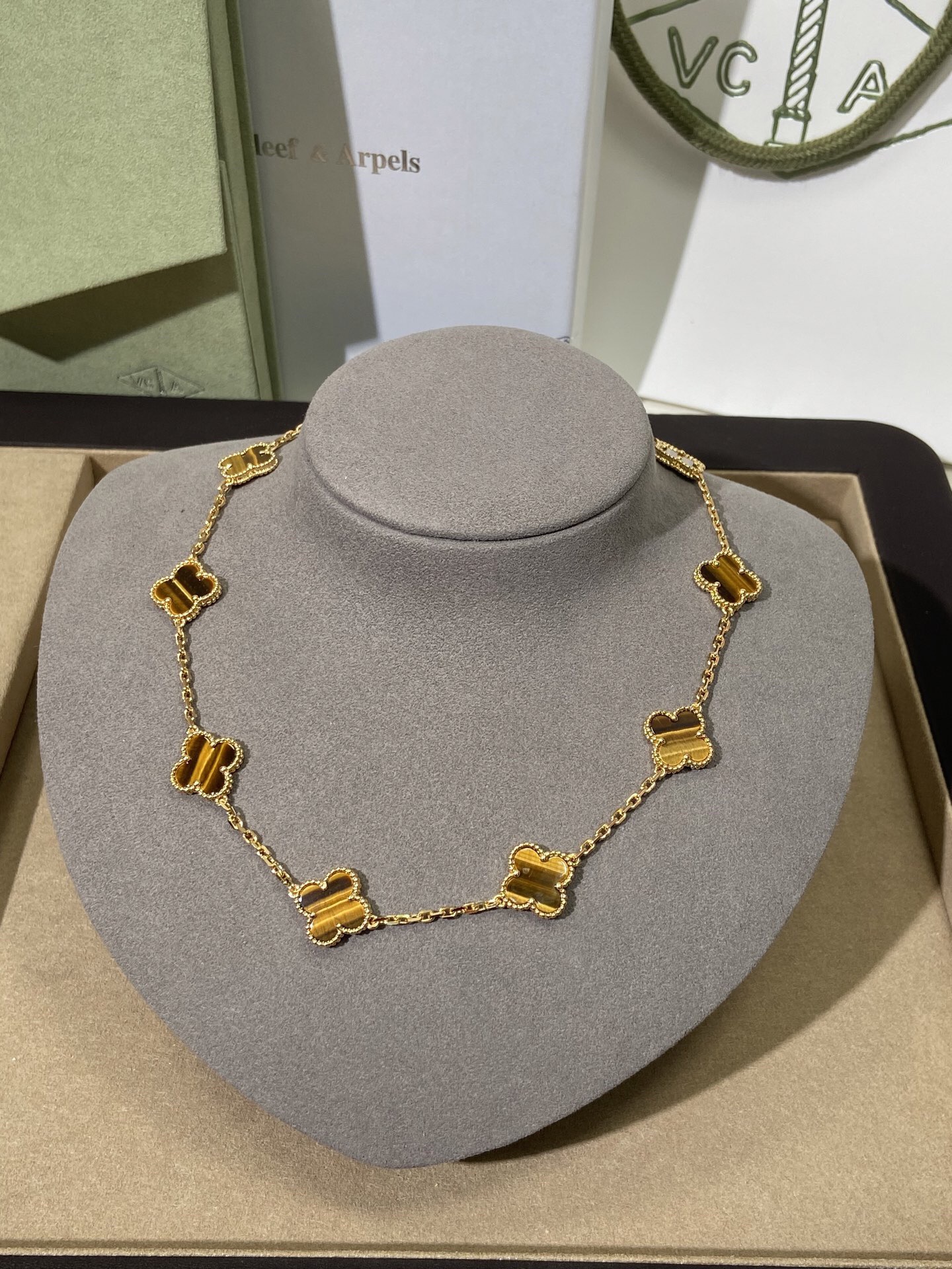 10 Four-Leaf Clover Necklace Item No. B1035