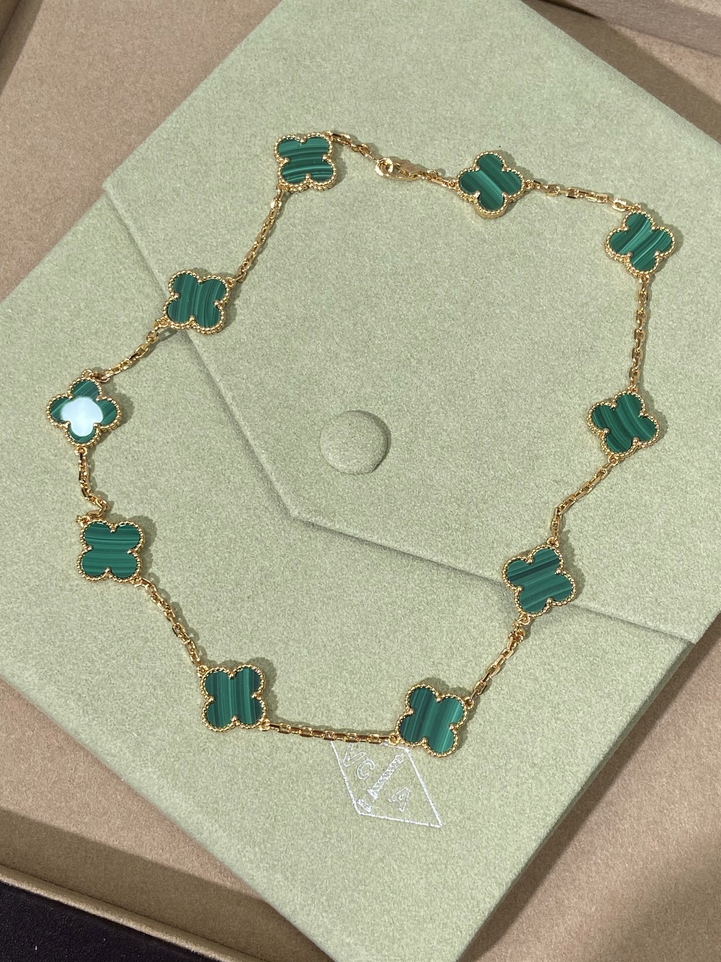 10 Four-Leaf Clover Necklace Item No. B1039