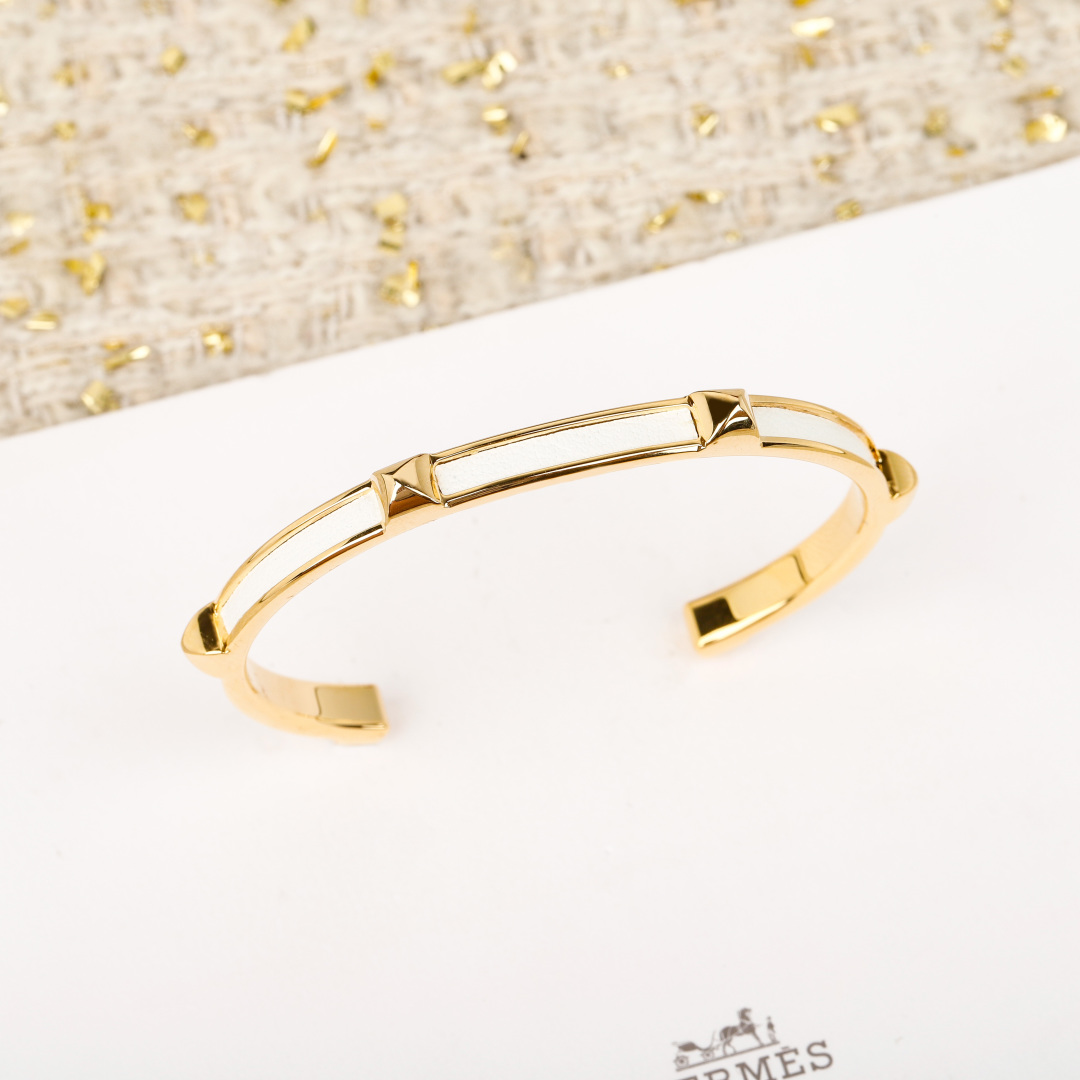 Maillon H Orange Open Bracelet Item No.250390