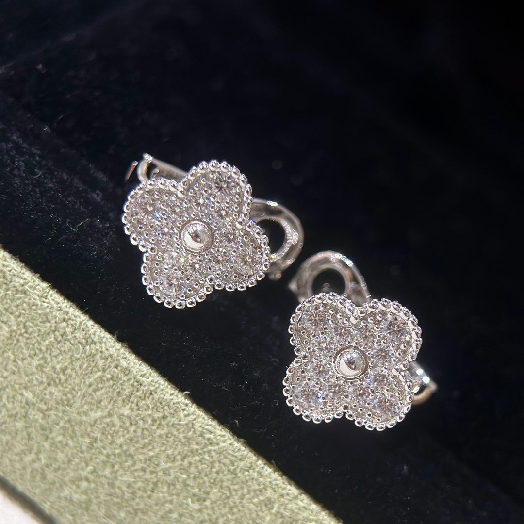 Full Diamond Four-Leaf Clover Earrings Item No. 053091