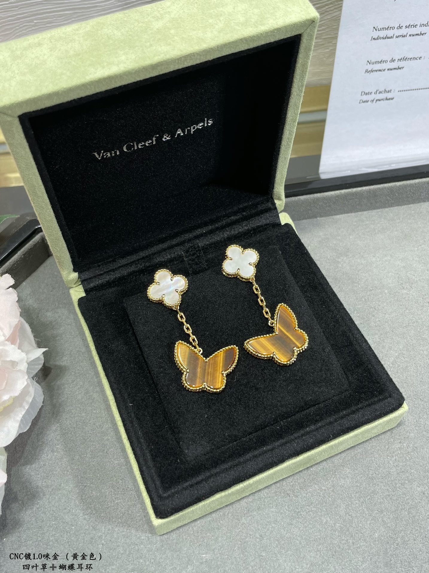 2 Four-leaf Clover Mother-of-pearl Earrings Item No.1332