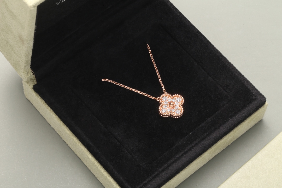 Four-leaf Clover Diamond Necklace Item No. HY480533