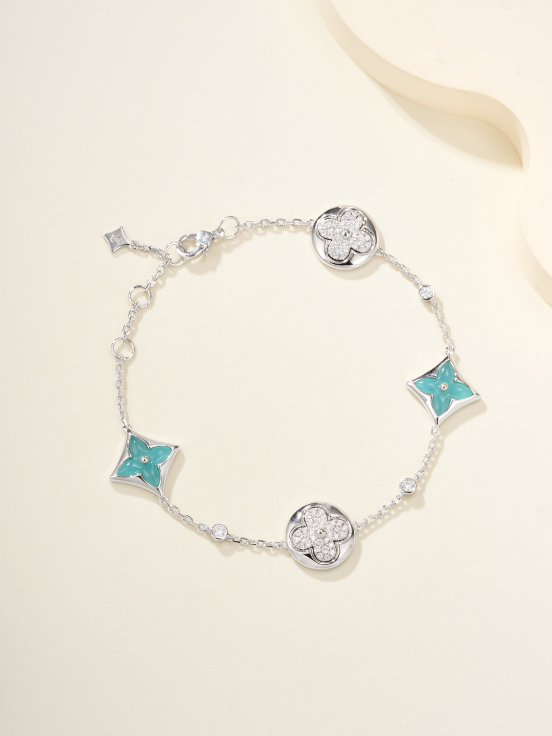 Four-leaf Clover Diamond Bracelet Item No. 13578