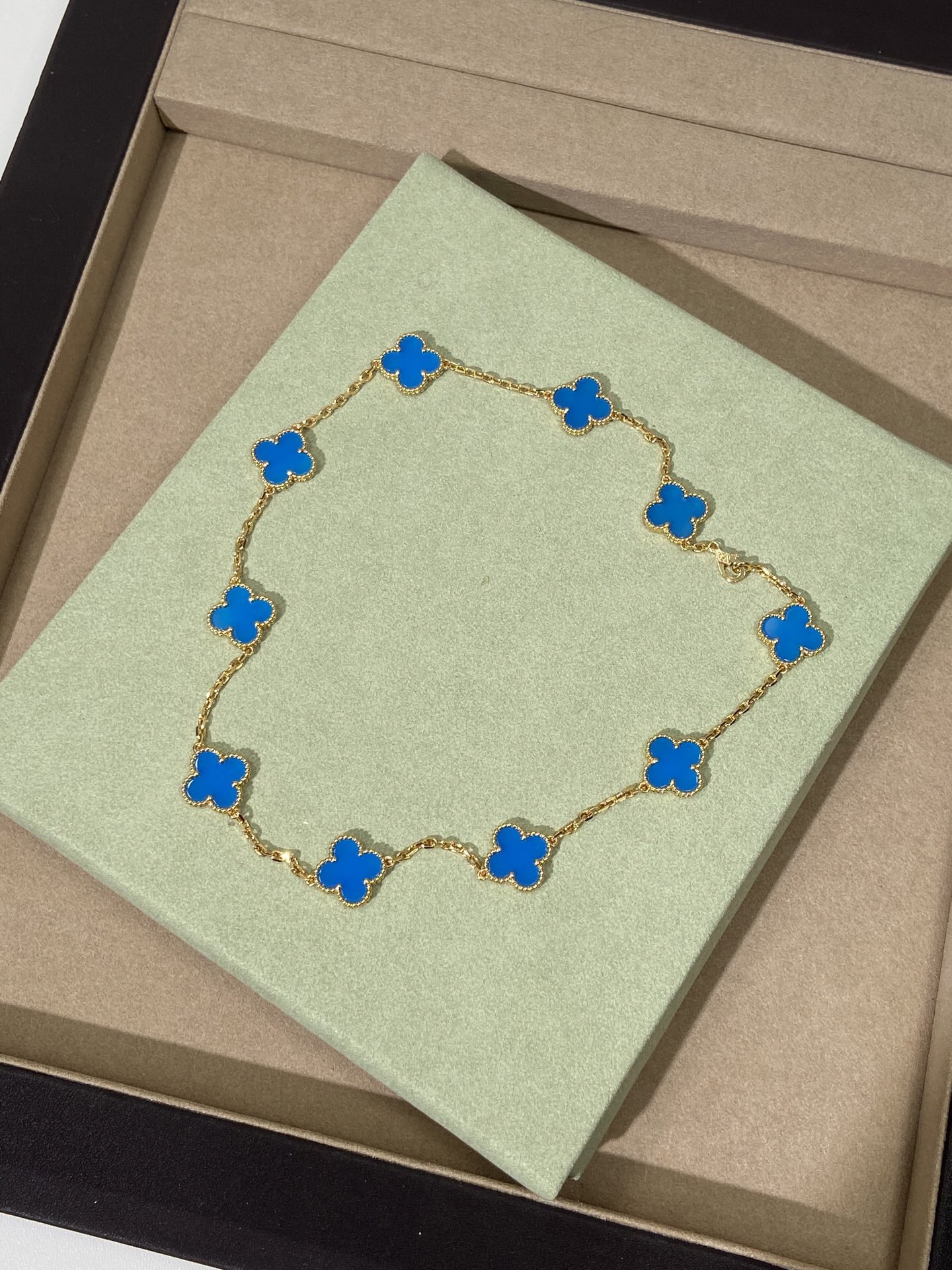 10 Four-Leaf Clover Necklace Item No. B1037