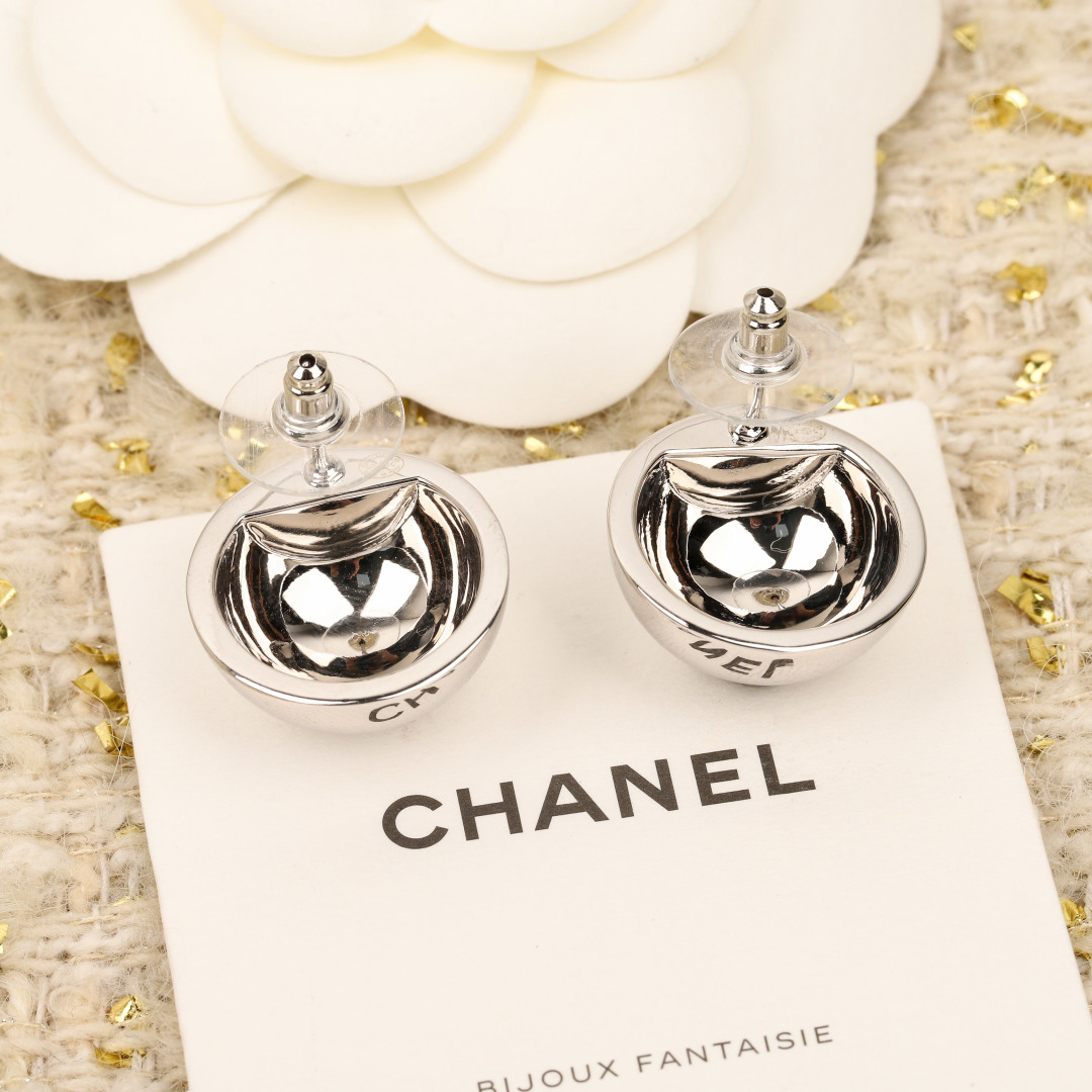 Semi-circular Metal Double C Earrings Item No.211502