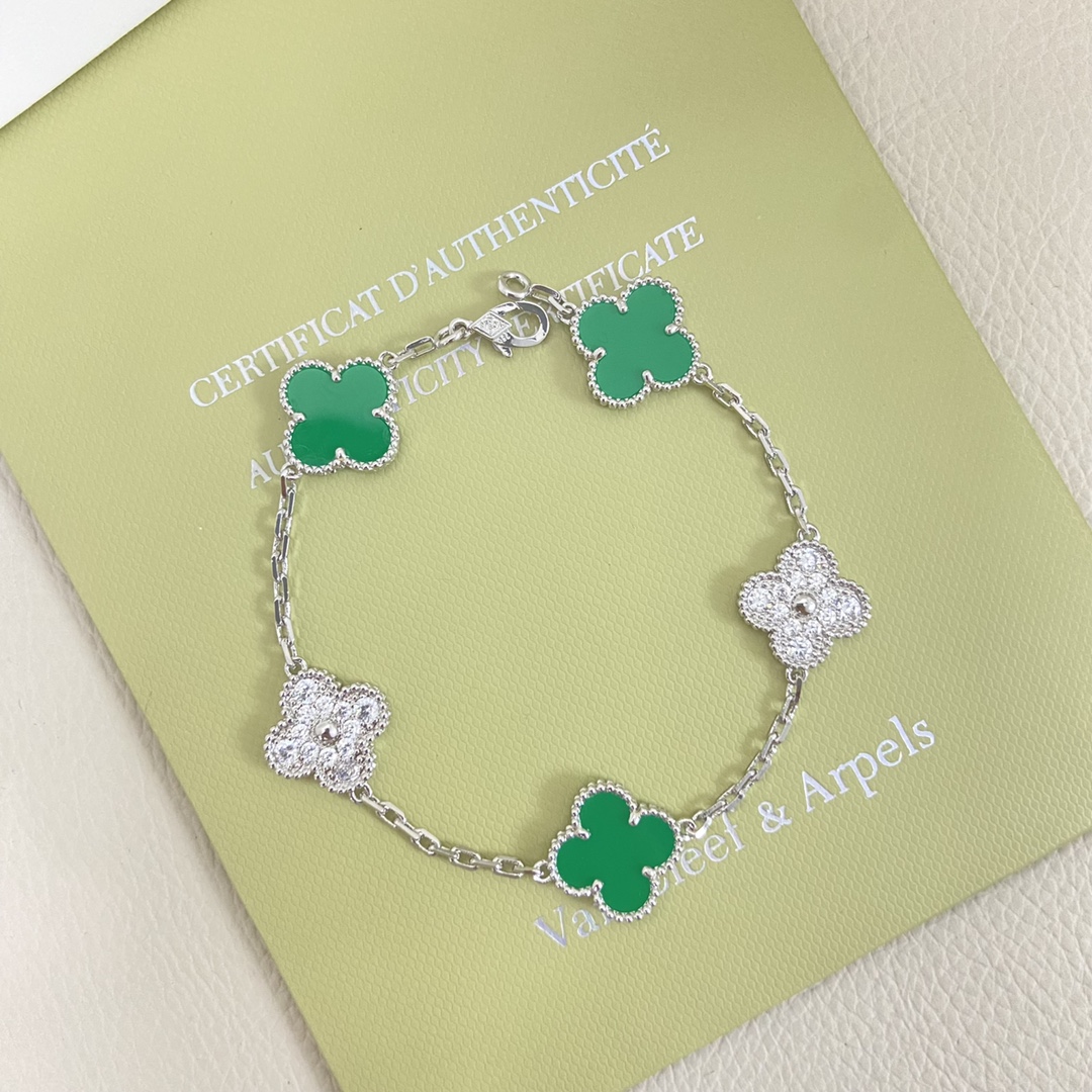 Four-leaf Clover Malachite Bracelet Item No. 053192