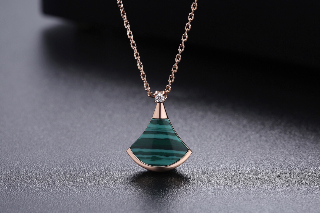 Fan-Shaped Necklace Item No. 380580