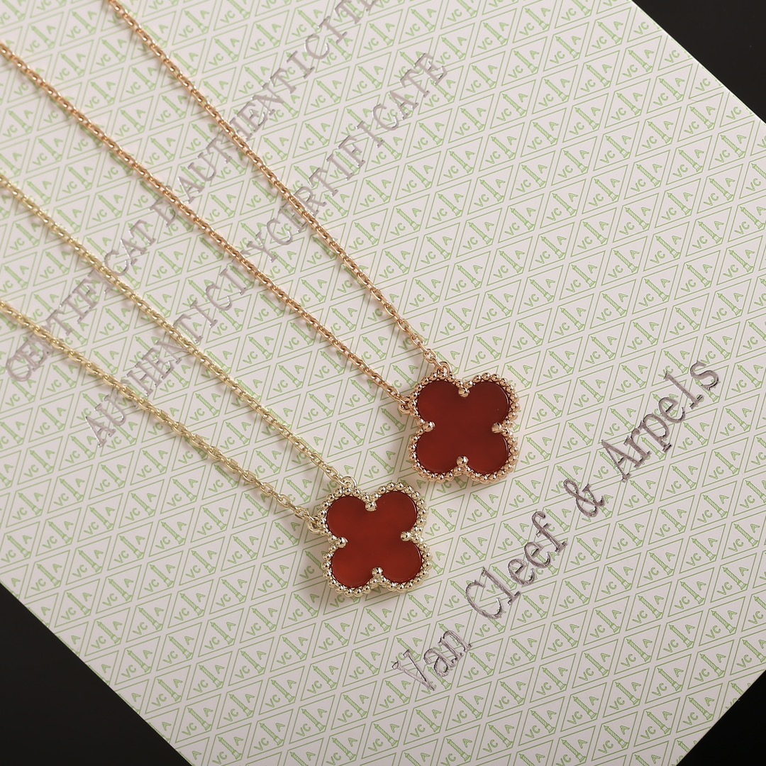 Four-leaf Clover Carnelian Necklace Item No. R5162