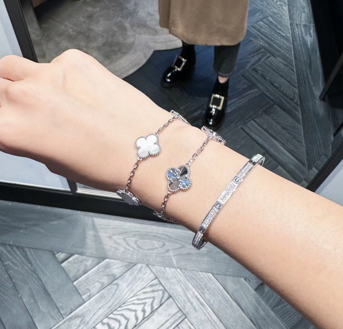 5 Four-Leaf Clover Bracelet Item No. 053122