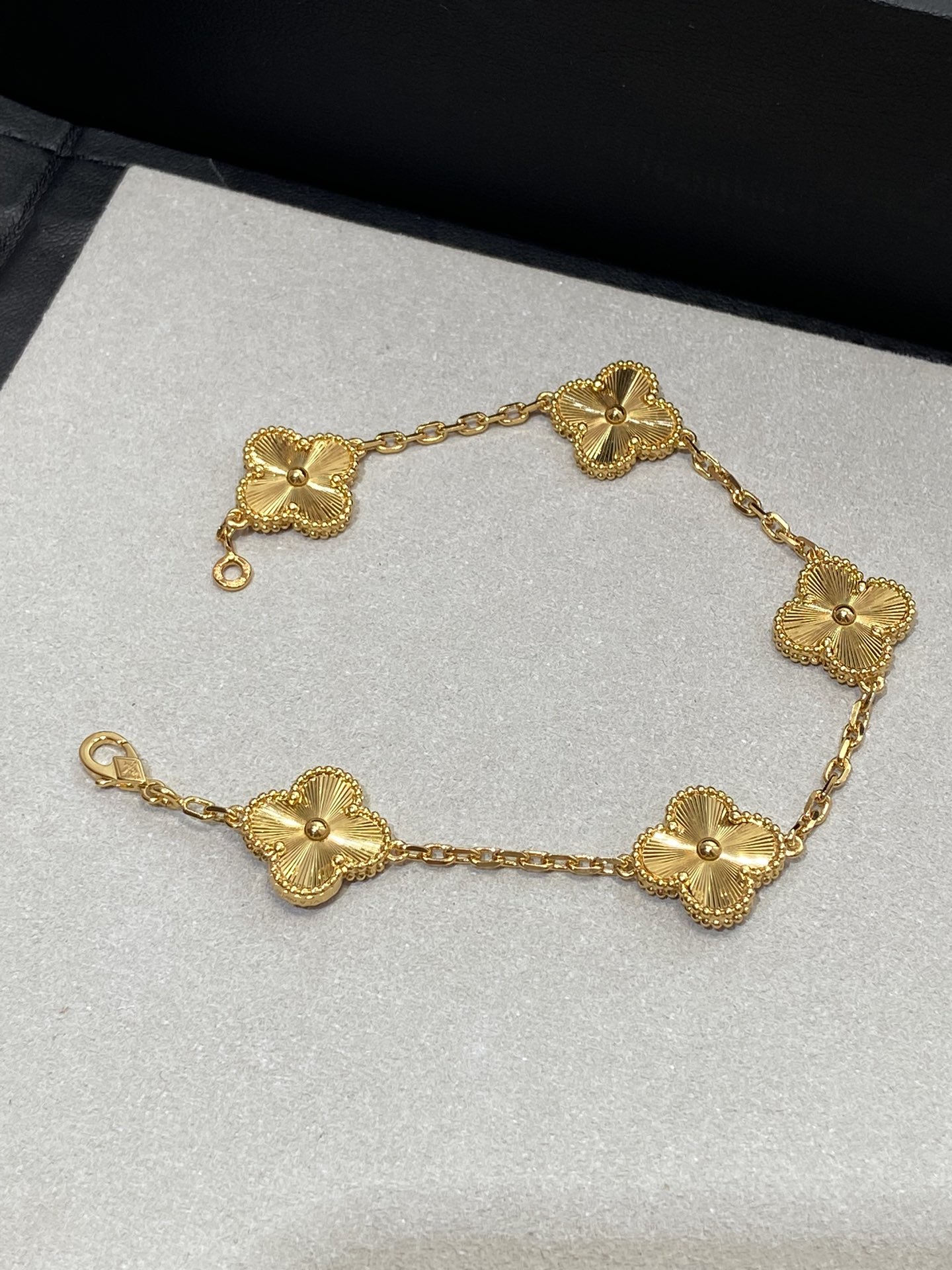 5 Four-Leaf Clover Bracelet Item No. 053120