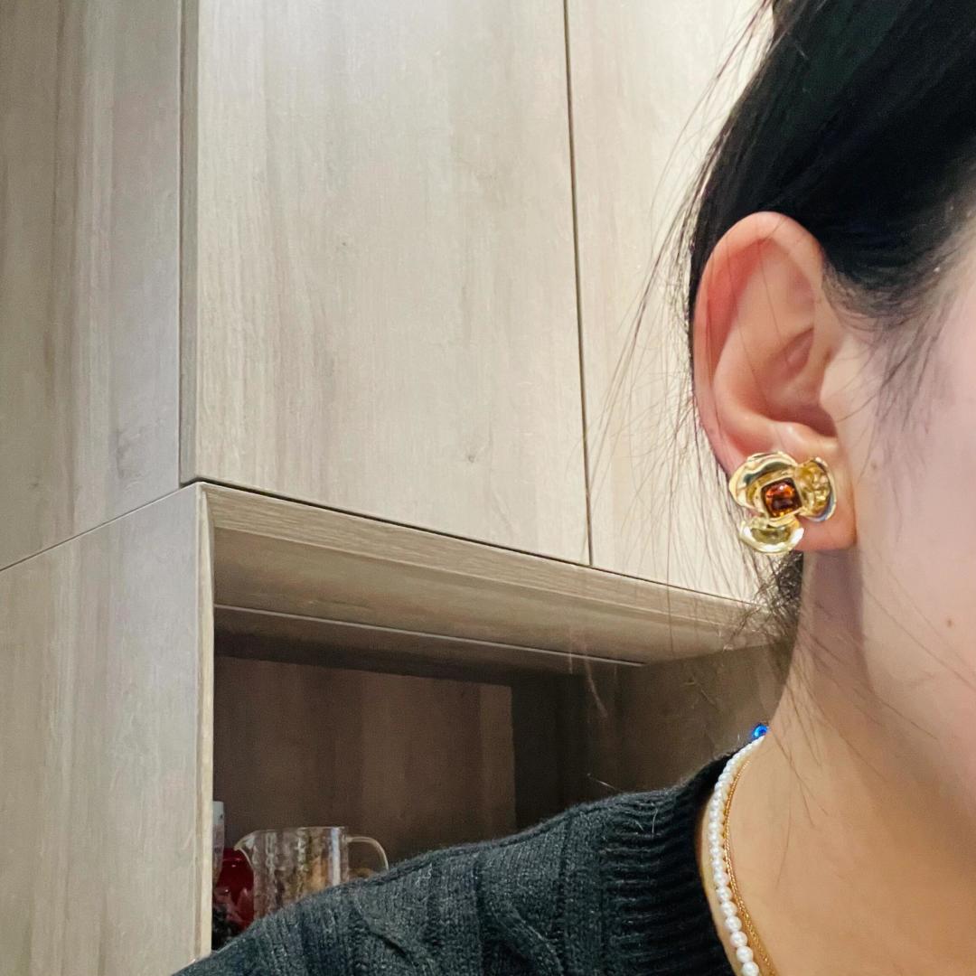Camellia Earrings Item No.210578