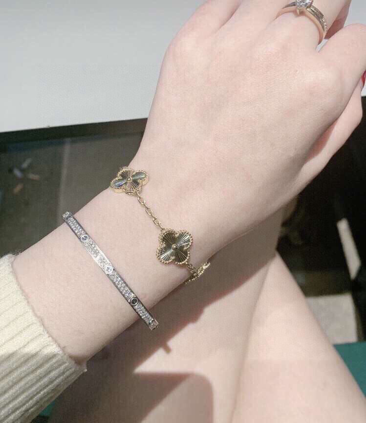 5 Four-Leaf Clover Bracelet Item No. 053120