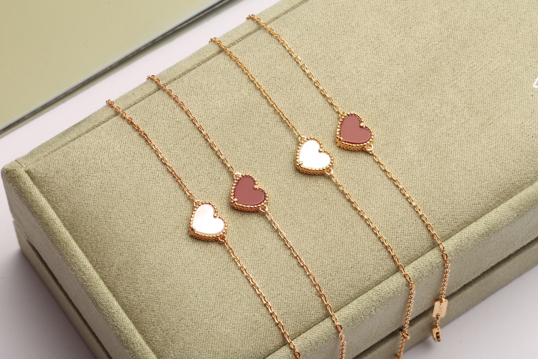 Mini Heart Bracelet Item No.380580