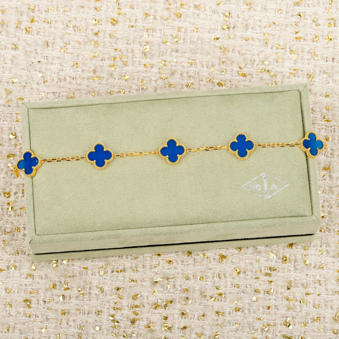 5-Leaf Clover Agate Bracelet Item No.3120
