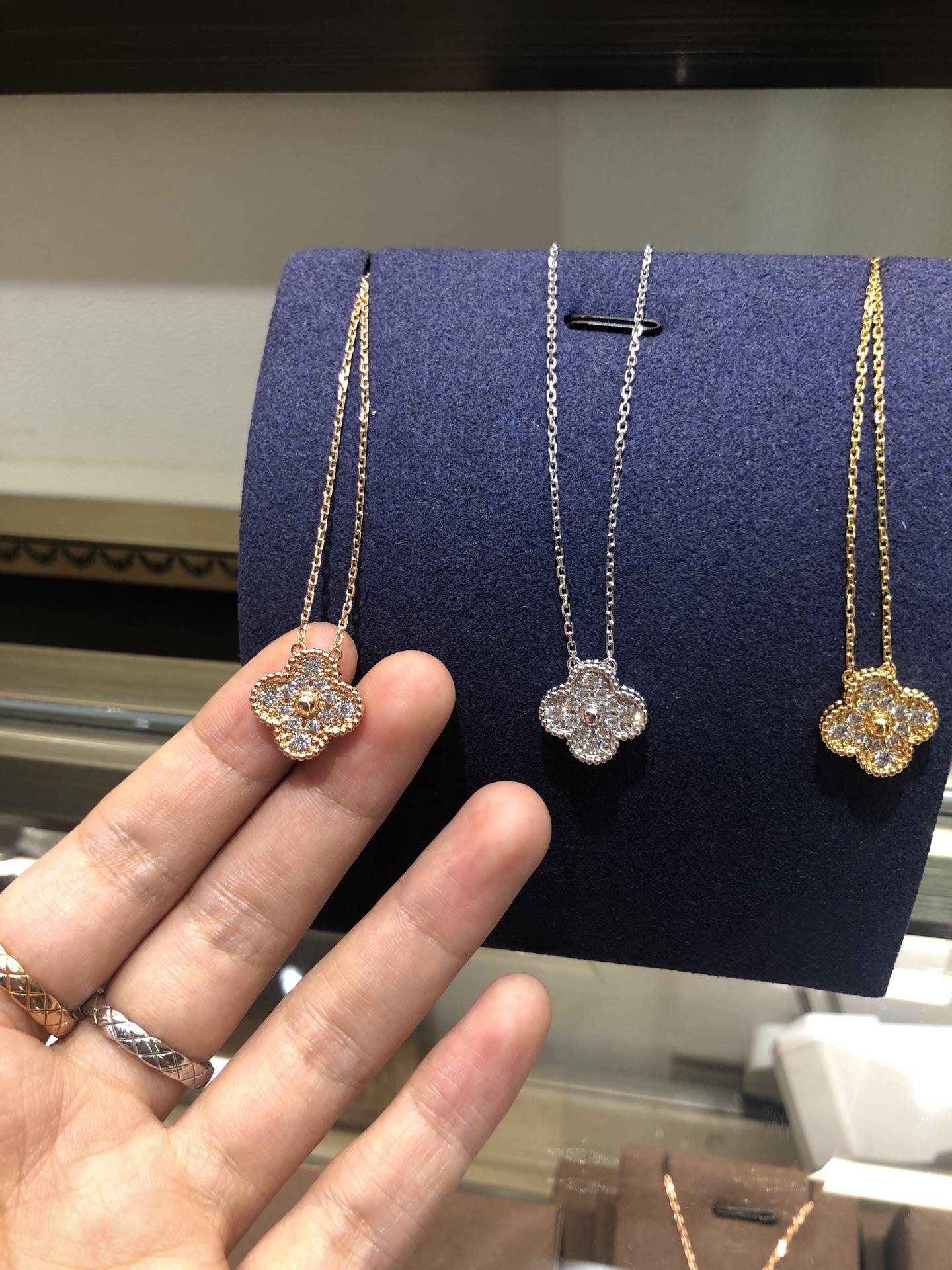 Four-leaf Clover Diamond Necklace Item No. HY480533