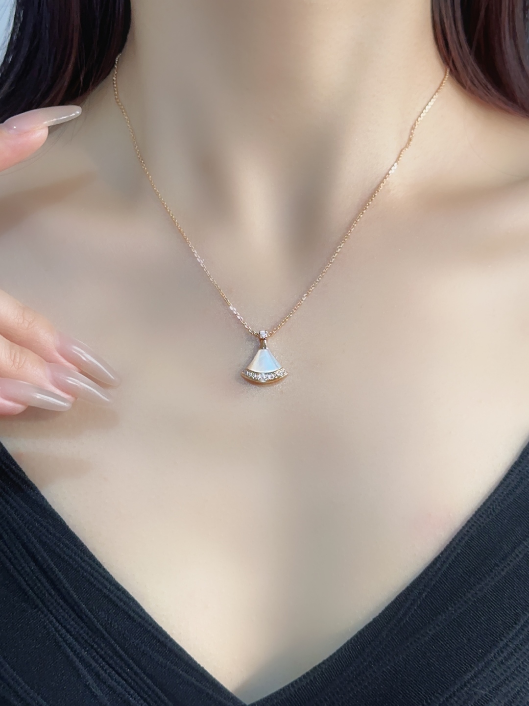 Scalloped Diamond Necklace Item No. 250393