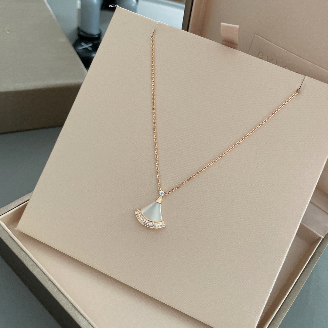 Scalloped Diamond Necklace Item No. 250393
