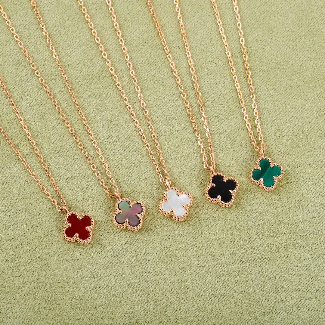 Four-leaf Clover Agate Necklace Item No. 203501
