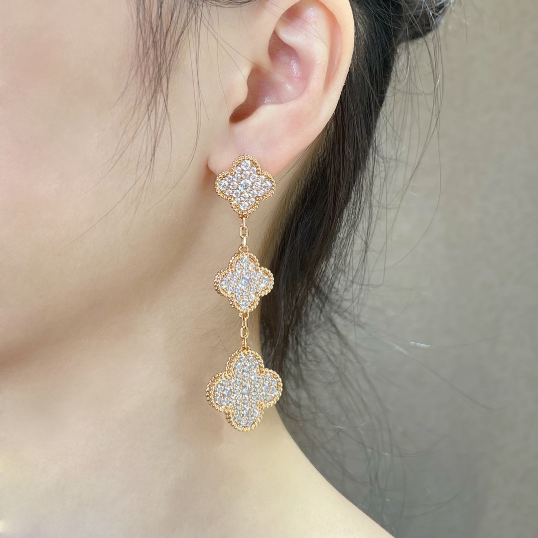 3 Four-Leaf Clover Diamond Earrings Item No.0371