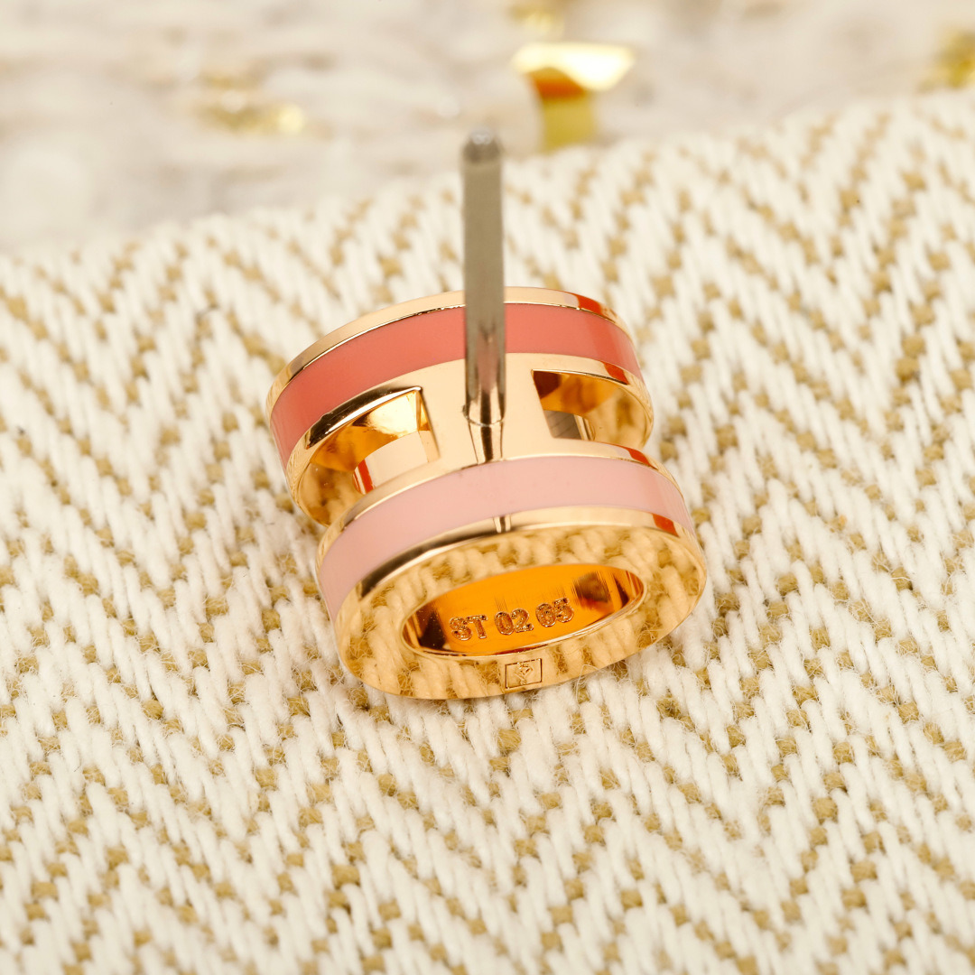Mini Pop H Earrings Item No.203258
