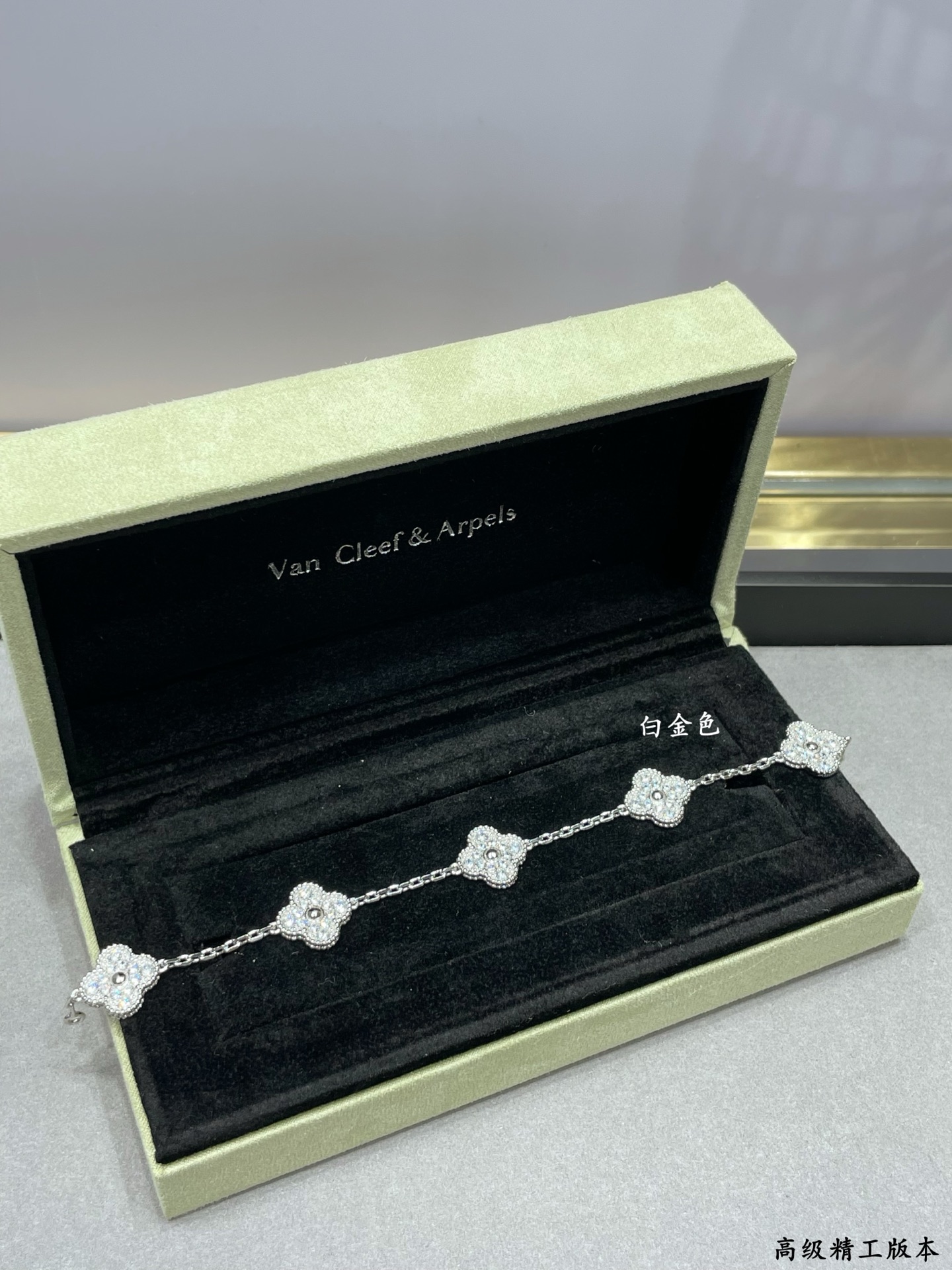 5 Four-Leaf Clover Diamond Bracelet Item No.1390