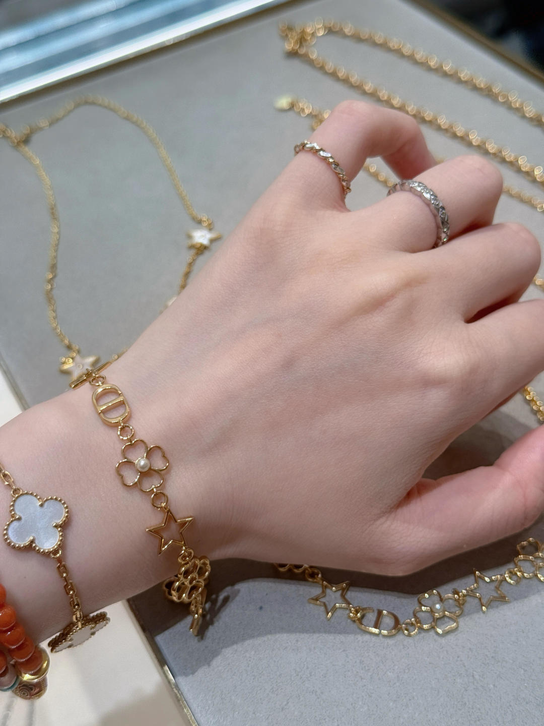 CD Hollow Star Grass Bracelet Item No.250487