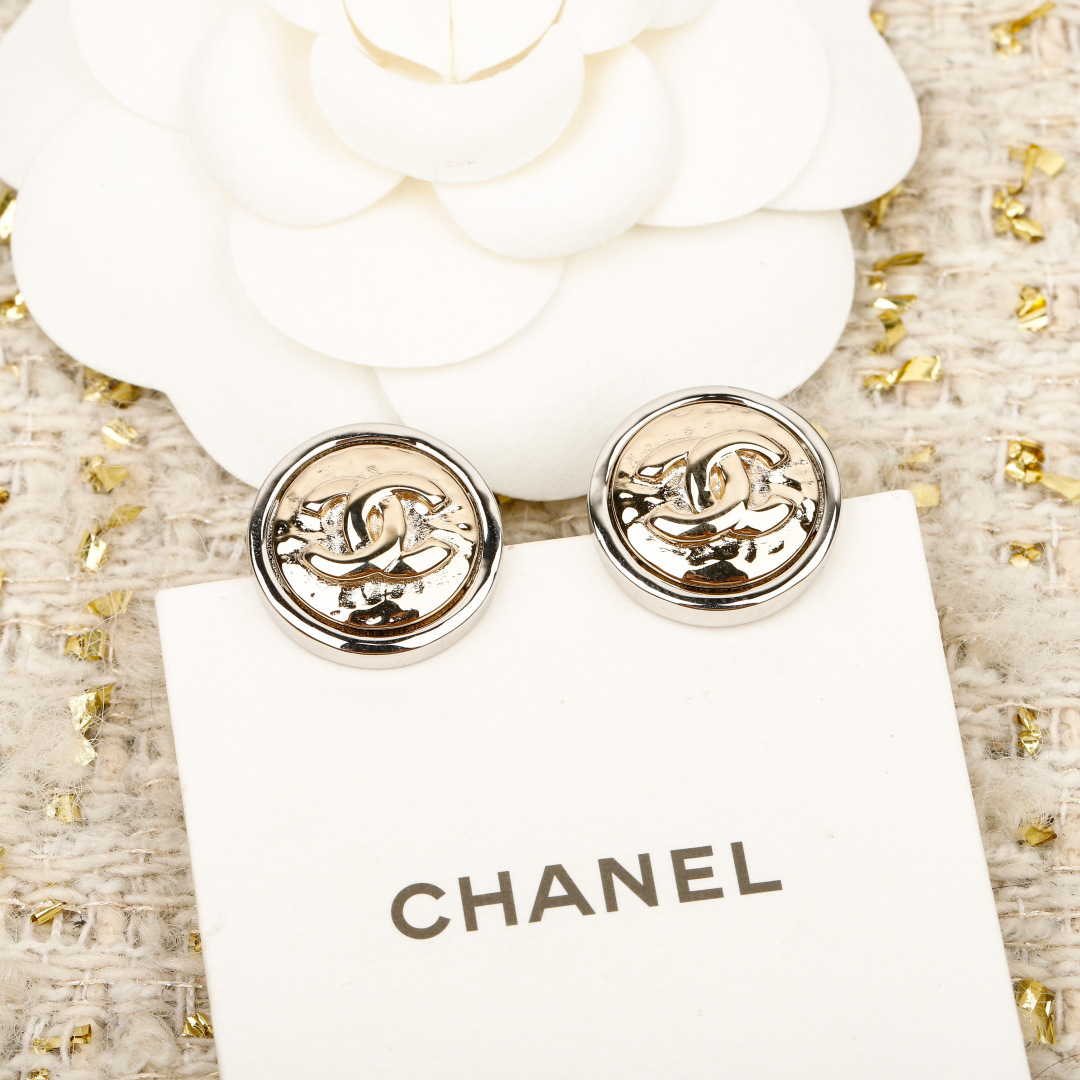 Button Double C Earrings Item No.250526