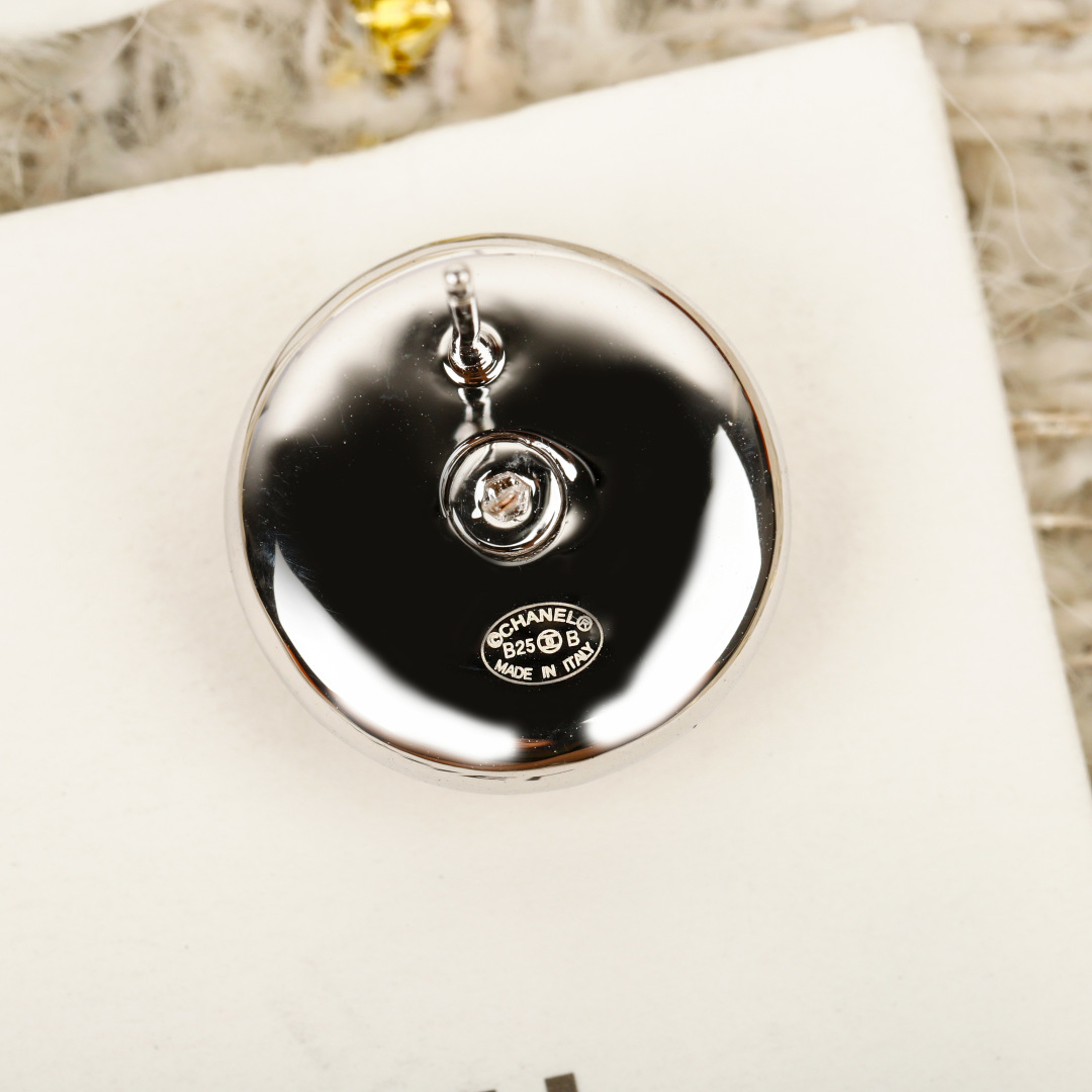 Round Button Pearl Earrings Item No.250505