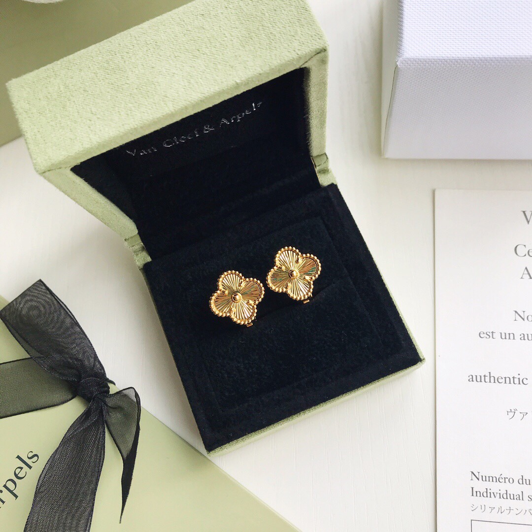 Four-leaf Clover Earrings Item No. 053092