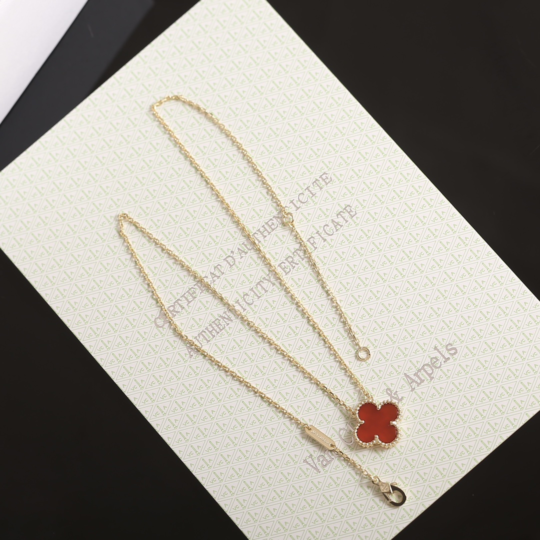 Four-leaf Clover Carnelian Necklace Item No. R5162