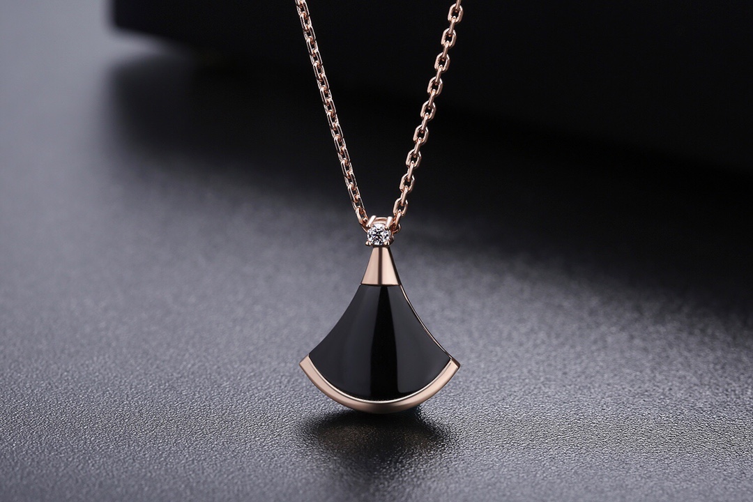 Fan-Shaped Necklace Item No. 380580