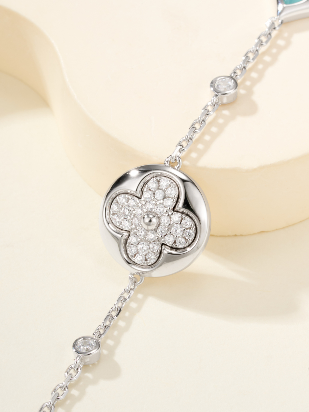 Four-leaf Clover Diamond Bracelet Item No. 13578