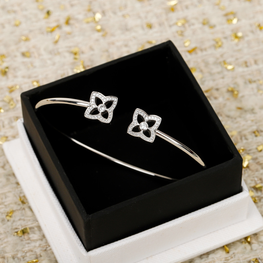 Four-leaf Lotus Bracelet Item No.250489