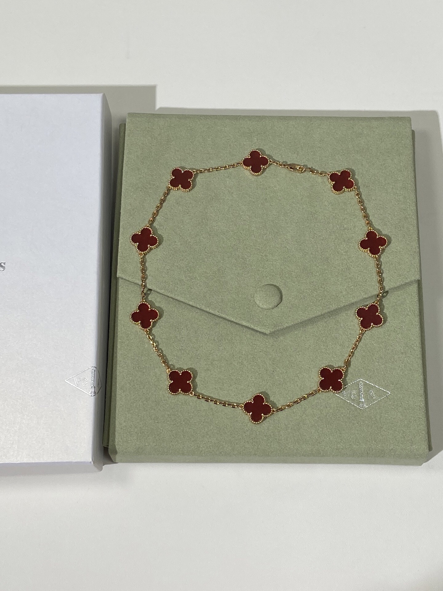 10 Four-Leaf Clover Necklace Item No. B1041