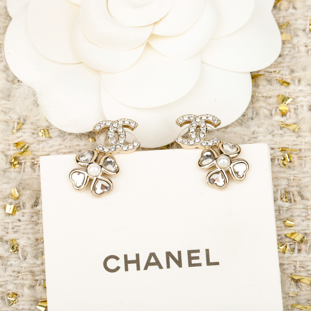 Diamond Heart Double C Earrings Item No.250422